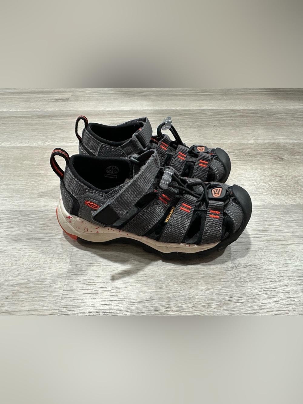 SH115 Keen Newport Neo H2 Little Kid's Sz 9 Gray Orange